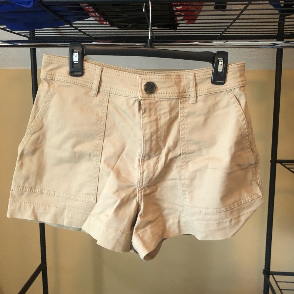H&M Beige Shorts Size 10